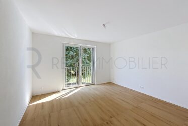 Triplex neuf dans villa avec terrasse et jardin