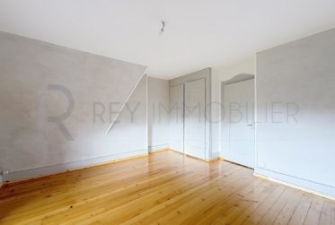 Appartement de 100 m2 - Loyer - Charges - Box : 2'500, chf - tout compris !
