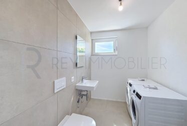 Triplex neuf dans villa avec terrasse et jardin