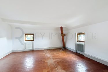 Appartement de 100 m2 - Loyer - Charges - Box : 2'500, chf - tout compris !